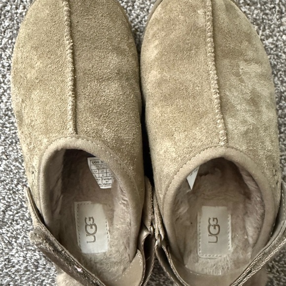 Women’s Tan suede UGG slippers - Picture 4 of 6